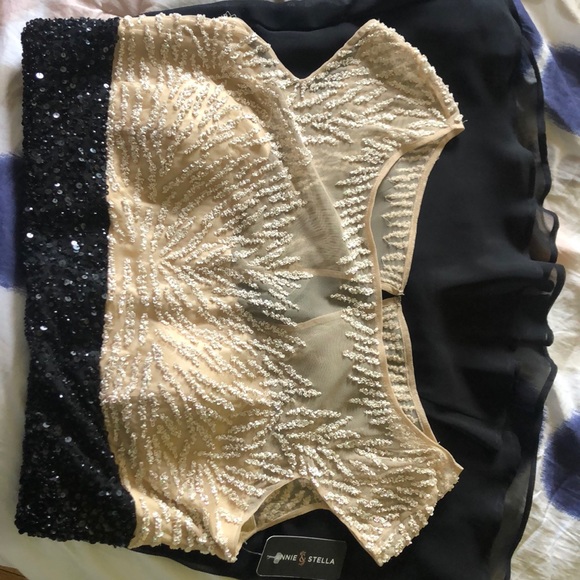 Women dress size 16 NEVER worn value 450$ - Picture 3 of 5